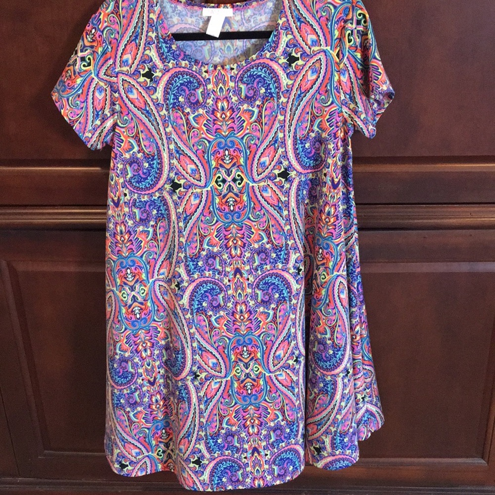 Comfy trapeze dress in pretty print.